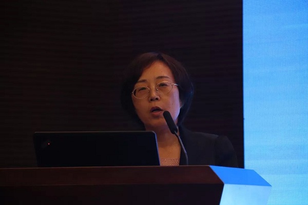 在闭幕式上,周教授代表论坛三“‘一带一路’传播”向大会就研讨情况做总结发言