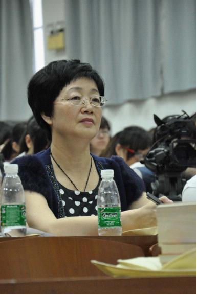 《特区青年报》记者段敏出席讲座(黄泽波摄)